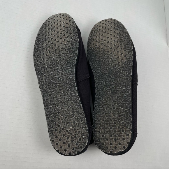 TOMS Classic Canvas Shoes Men’s Size 8.5 Black Slip on  Casual Travel Everyday - Picture 11 of 12